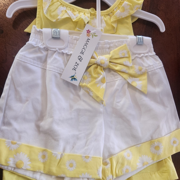 Maggie & Zoe Yellow and White Daisy Bow Tank Top & Shorts Set - Picture 2 of 4